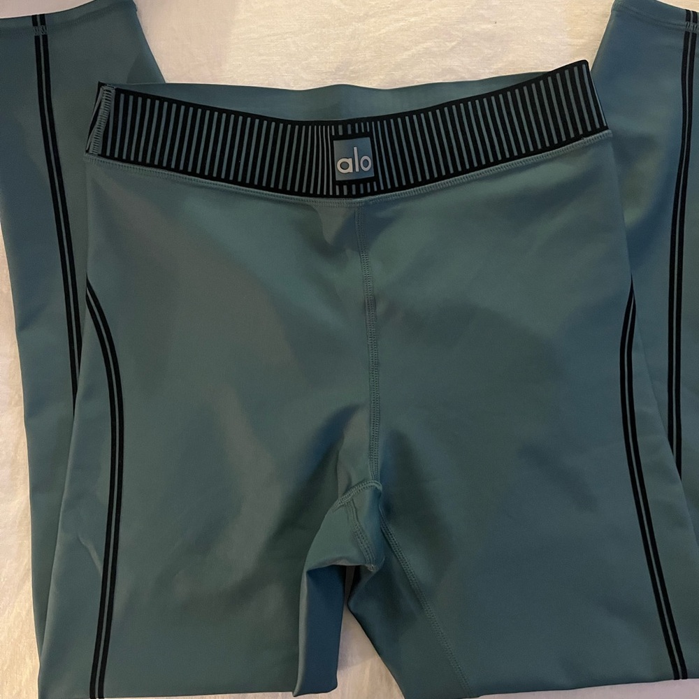 Alo Line Up Leggings Winter Ivy size medium